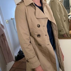 London fog tan women rain jacket good condition size small pleated in the back